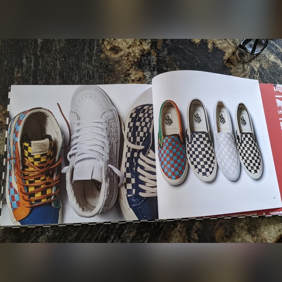 Vans "Off the Wall" Hard cover Book - used - good condition - Picture 5 of 10